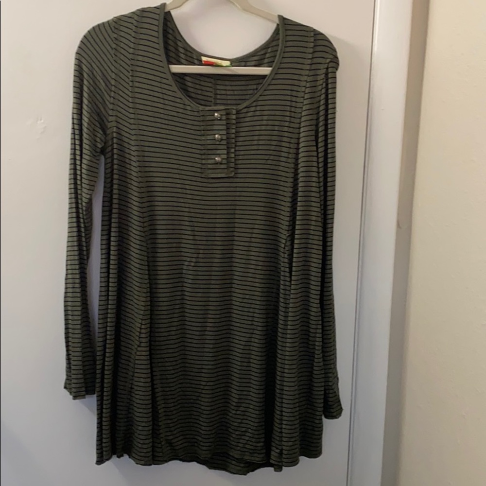 Long sleeve olive/navy tunic, size large